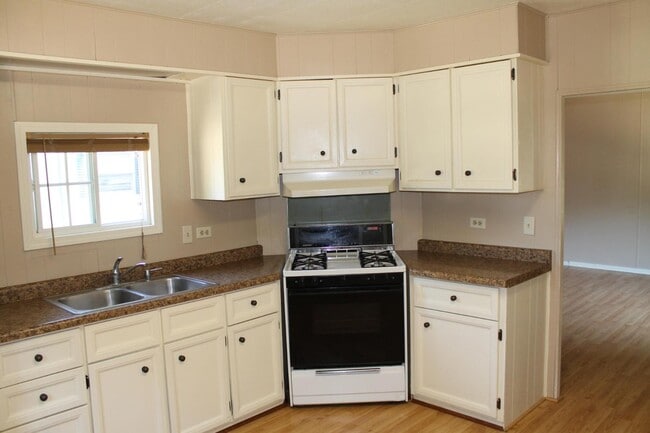 Photo - 112 E Cherry St