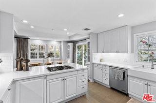 Photo - 1144 Yale St