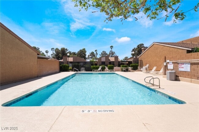 Photo - 2338 Jack Pine Way