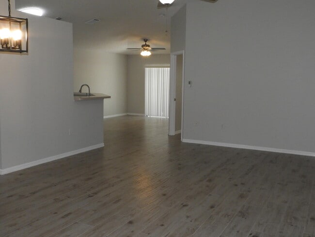 Photo - 1520 Vista Lake Cir