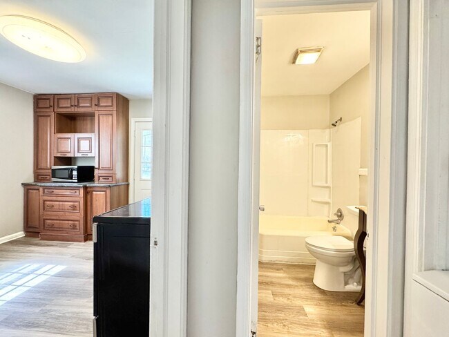 1006 East Side Dr Unit 1006 E Side Drive Unit B