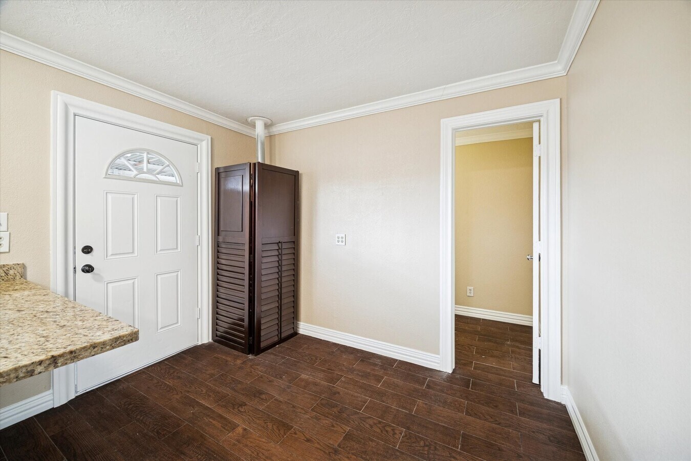 Photo - 434 Meters St