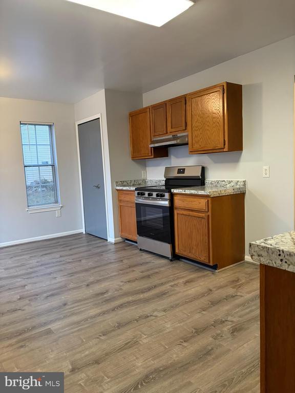 Photo - 424 Crisfield Dr