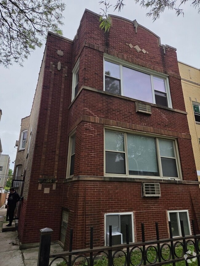 Building Photo - 6106 N Washtenaw Ave Rental