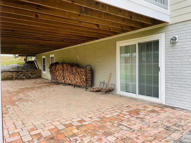 Entrada independiente - 2216 Laurel Ridge Rd