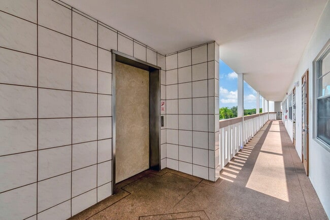 Photo - 4050 Cornwall C