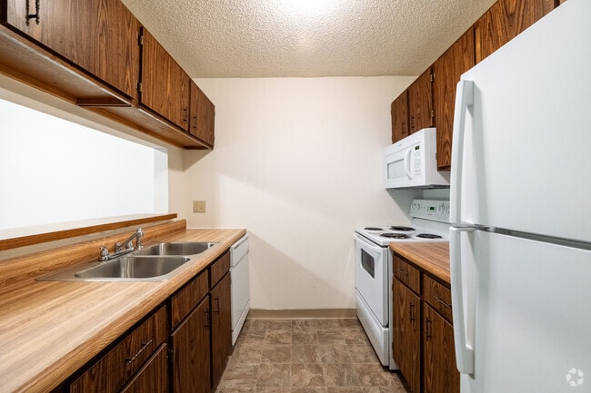 2BR, 2BA - 850SF