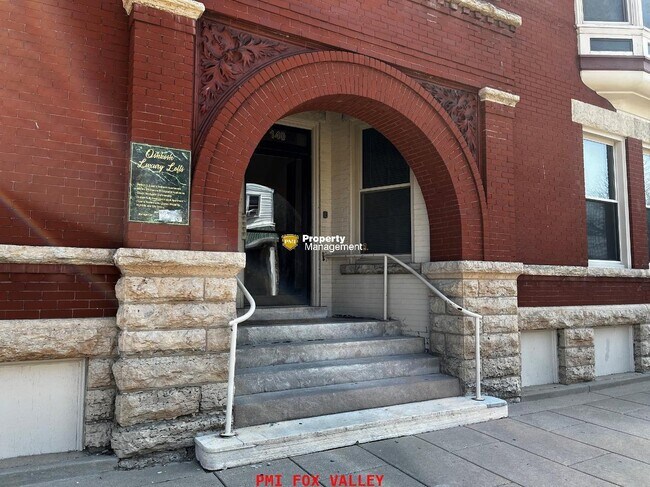 4 or 5 Bedroom Upper Luxury Apartment with Custom Fireplace in Historic Building