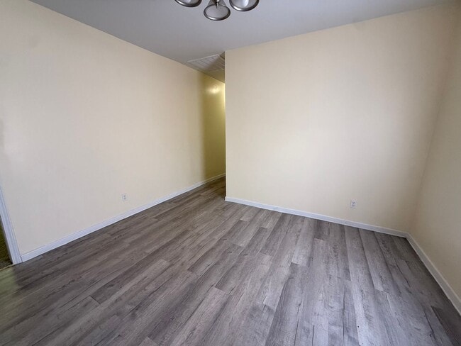 Photo - 908 Darlington Way SW