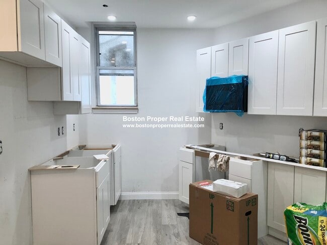 Building Photo - 64 Charlesgate E