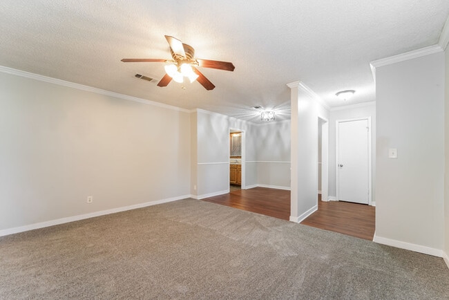 Photo - 124 Oakdale Cir