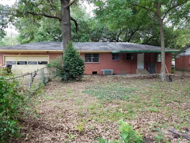Photo - 2307 Pine Tree Rd House