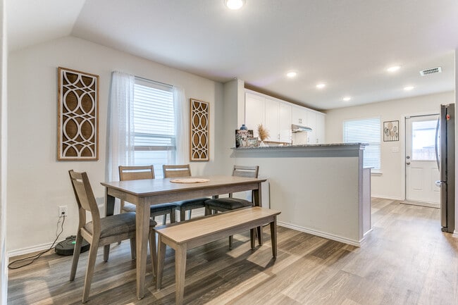 Photo - 6231 Fieldrun