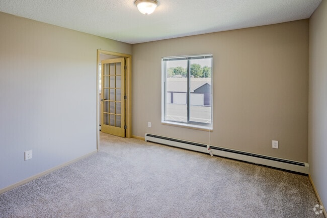 2BR, 1BA Den - 1002 SF