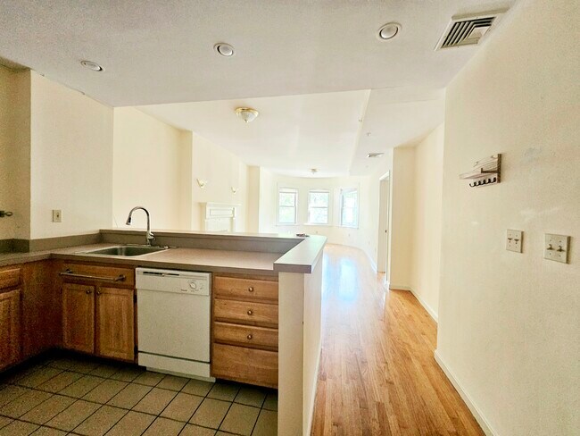 Photo - 1402 Beacon St