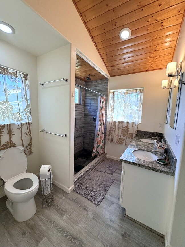 Photo - Available Now!  Fully Furnished 3bd/2ba ho...