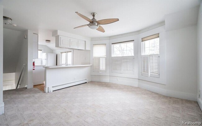 2716 Van Alstyne St Unit Upper