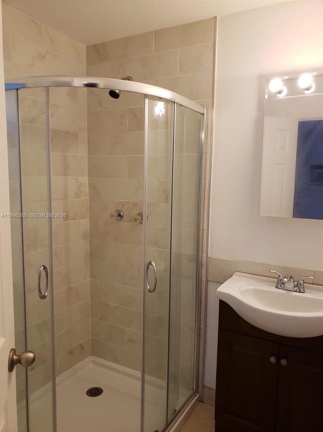 Photo - 2481 SW 11th St Unidad A (rear)