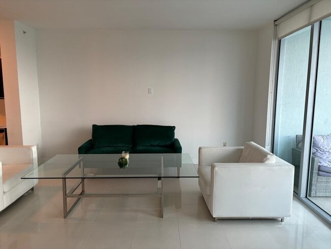 Photo - 90 SW 3rd St Unidad 2111