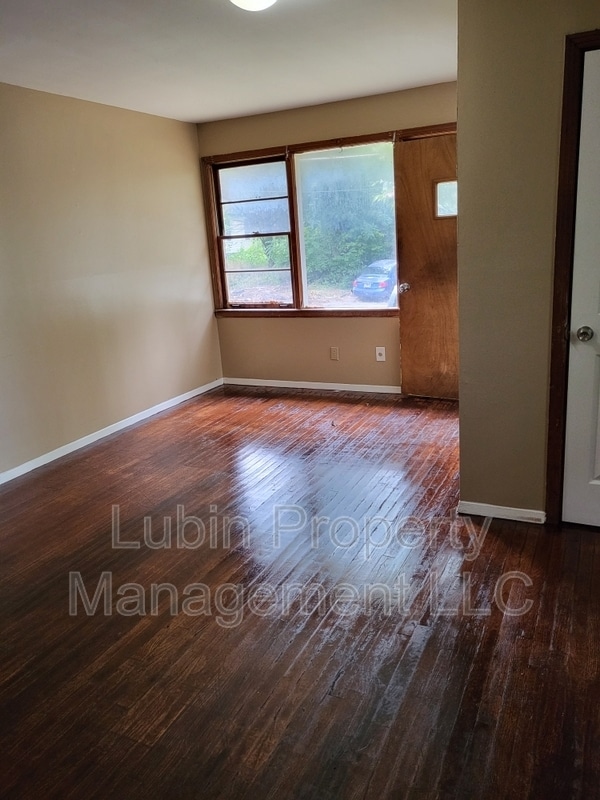 Photo - 2468 Yale Ave