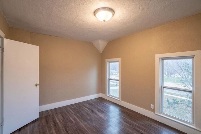 Photo - 4 Bedroom 1 Bath - Short term lease available contact for more information