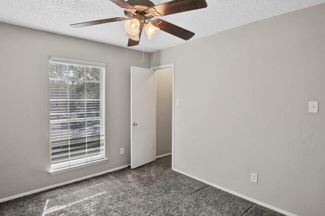 Diamond Loch Apartment Homes