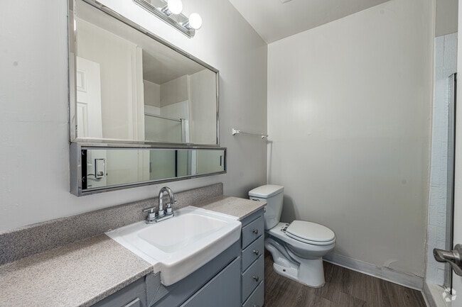 2BR, 2BA - 842SF - Second Bathroom