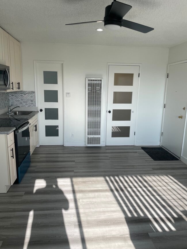 Building Photo - 305 E Plymouth St Unit A