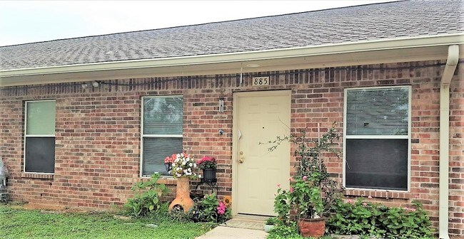 Dilley Street Apartments - Dilley Street Apartments