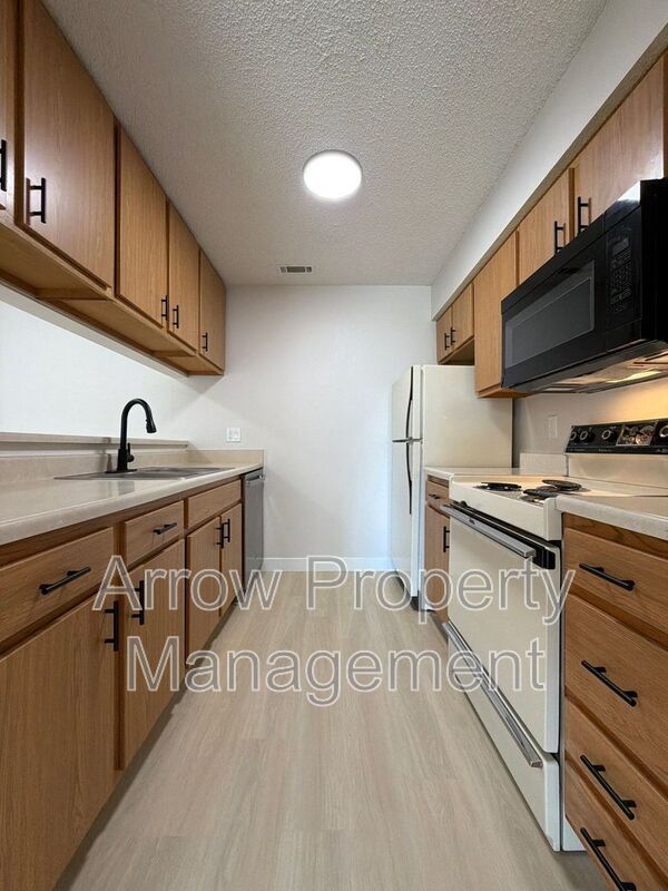 Building Photo - 2334 N 44th St Unit 19