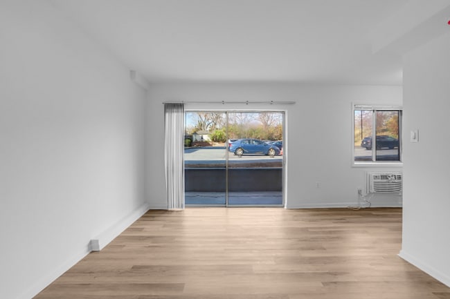 Photo - 4465 MacArthur Blvd NW Unit 4