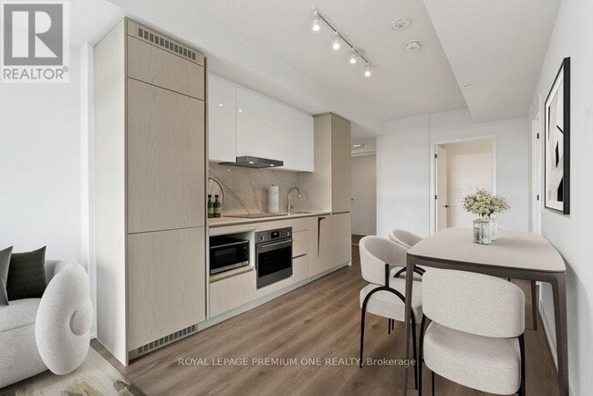 Photo - 28 Interchange Wy Unit 4010