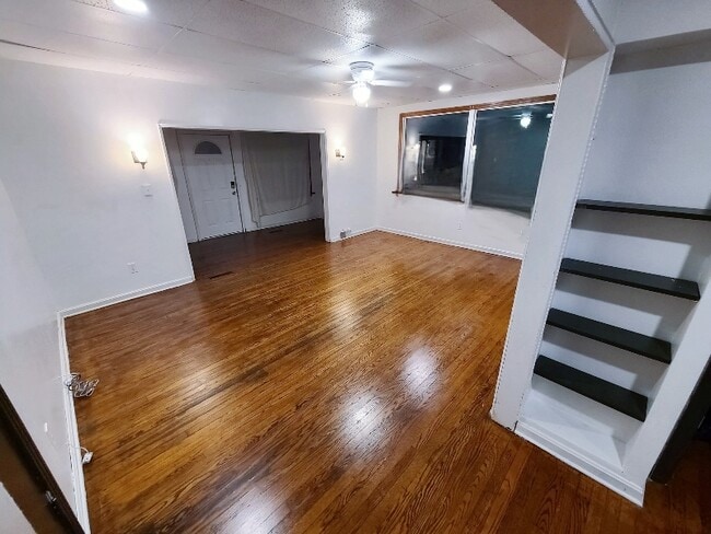 Photo - 636 W 17th St Unit #1