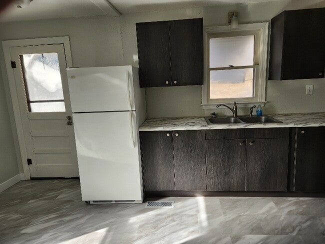 Photo - 300 Nipper St