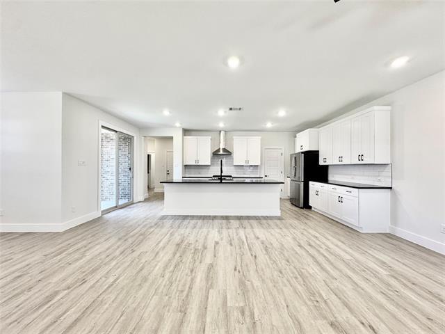 Photo - 8736 Kington