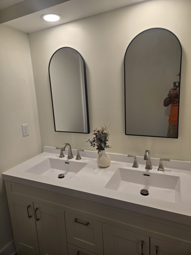 Baño principal - 1942 Walnut St