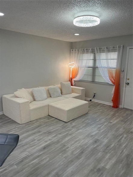 Photo - 2400 Winding Creek Blvd Unidad 16-108