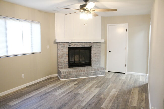 Photo - 459 N Shiloh Ave
