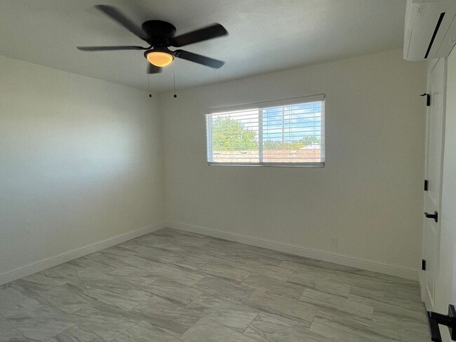 Photo - 134 N Poplar Avenue
