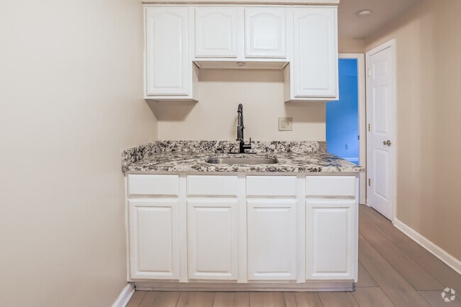 2BR, 1BA - 800SF- Kitchen
