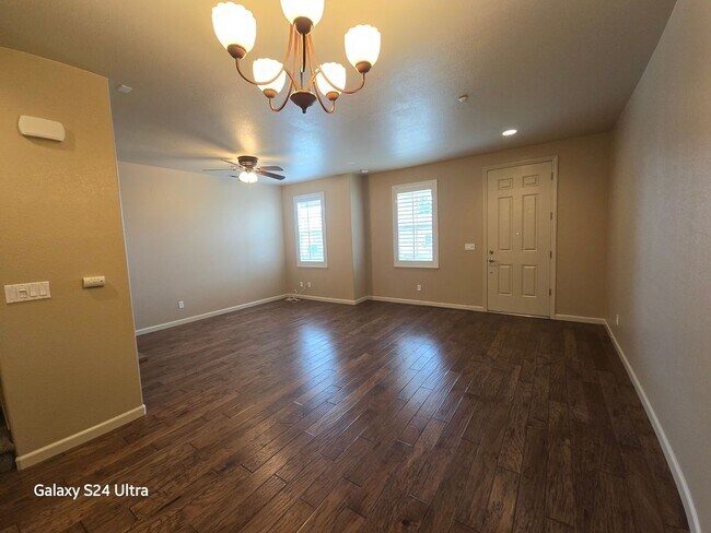 Photo - 577 Clydesdale Dr