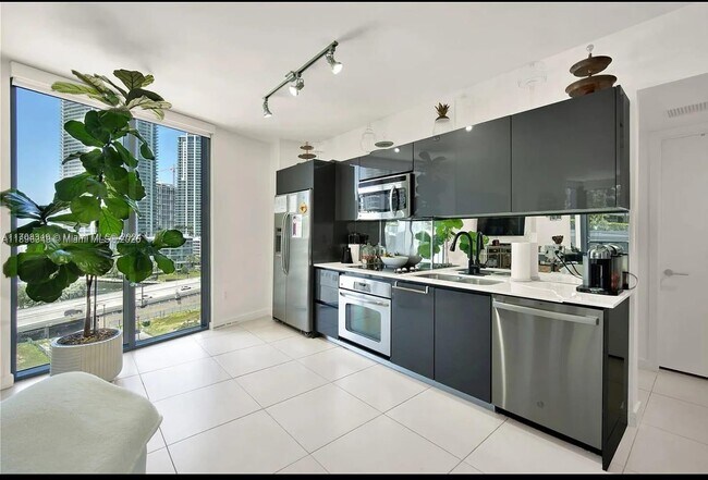 Photo - 31 SE 6th St Unidad 1201