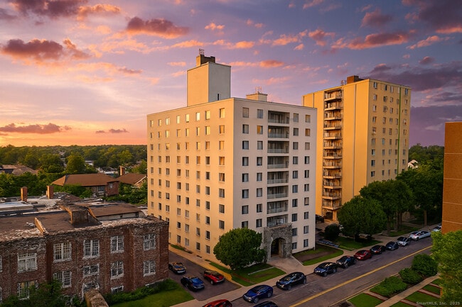 Building Photo - 30 Glenbrook Rd Unit APT 6D