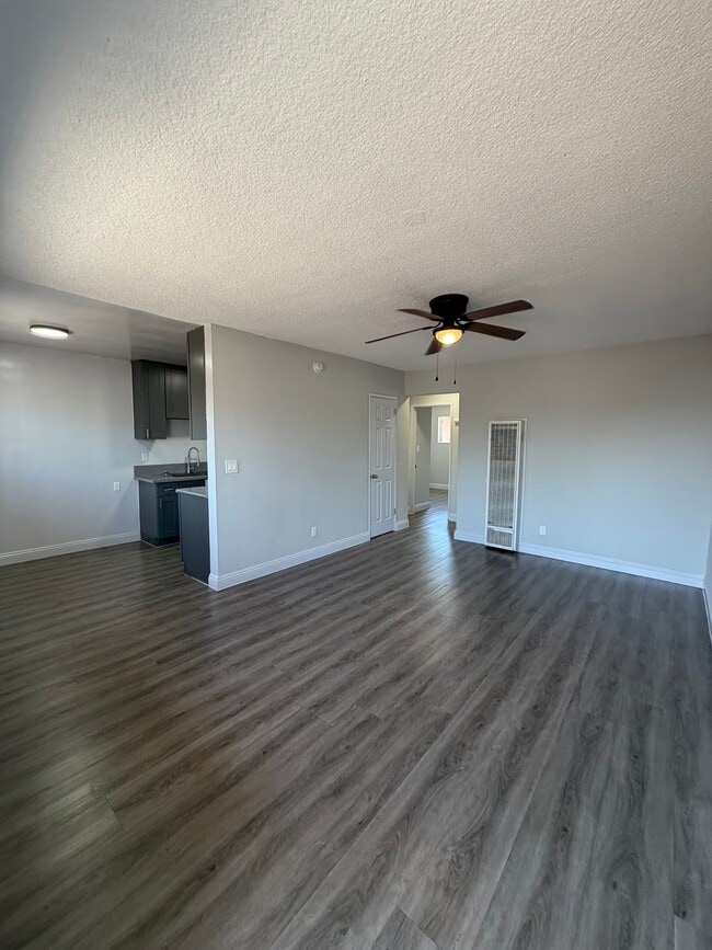 Photo - 609 W 94th St Unidad 8