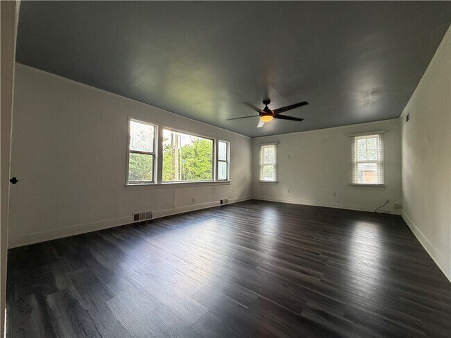 Photo - 1095 S Ray Ave