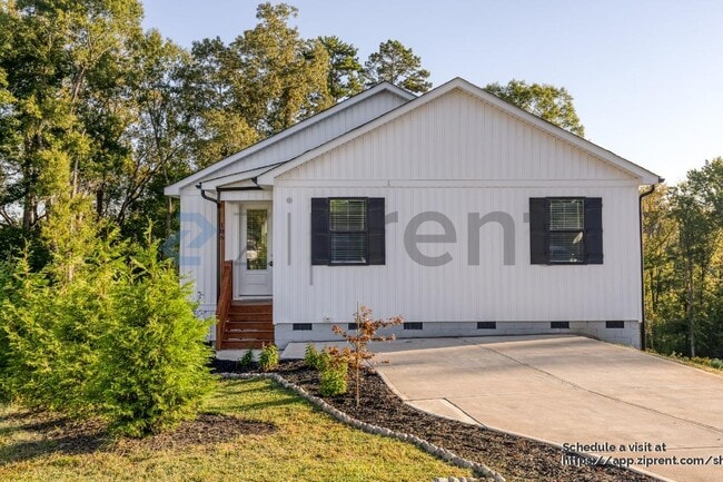 Photo - 106 Snyder Ct NE