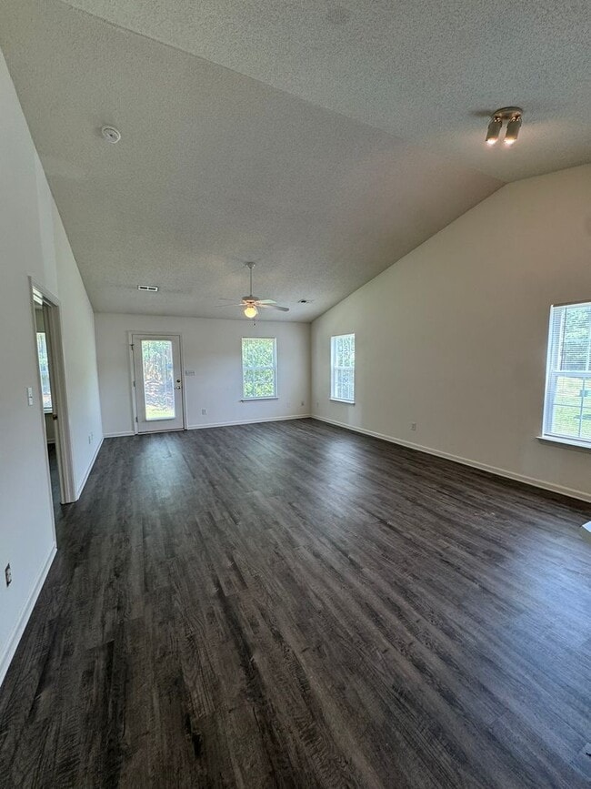 Photo - 132 Springwood Ln