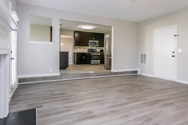 Photo - 1103 Village Oaks