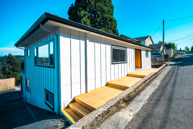 Building Photo - 4685 Riverview Ave Rental