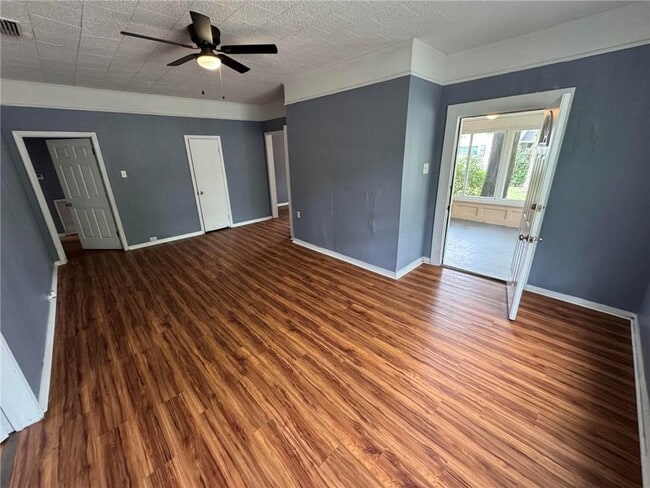 Photo - 219 2nd St